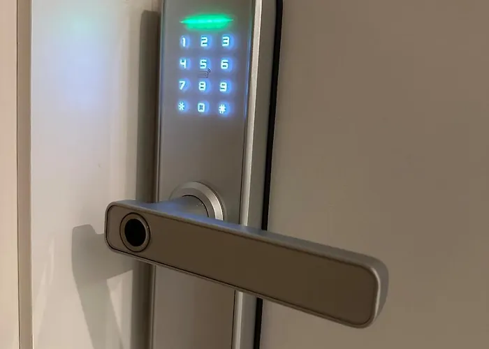 1- Komfort & Guenstig ברלין